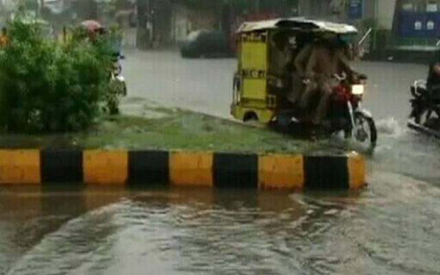 پانی کی نکاسی تک تمام متعلقہ عملہ اور مشینری فیلڈ میں موجود رہے،  ڈپٹی کمشنر لاہور 