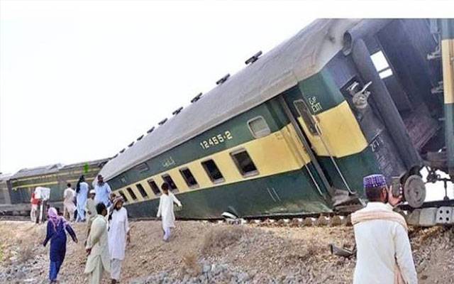 محراب پور اسٹیشن پر مال گاڑی اور شالیمار ایکسپریس میں تصادم