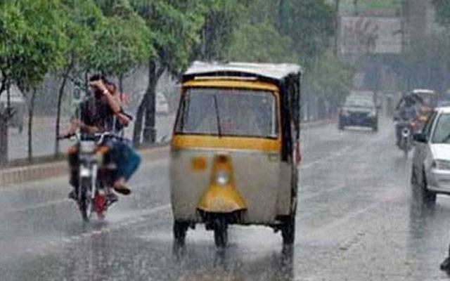 لاہور:مختلف علاقوں میں صبح سویرے بارش،بادل مزید برسیں گے:محکمہ موسمیات