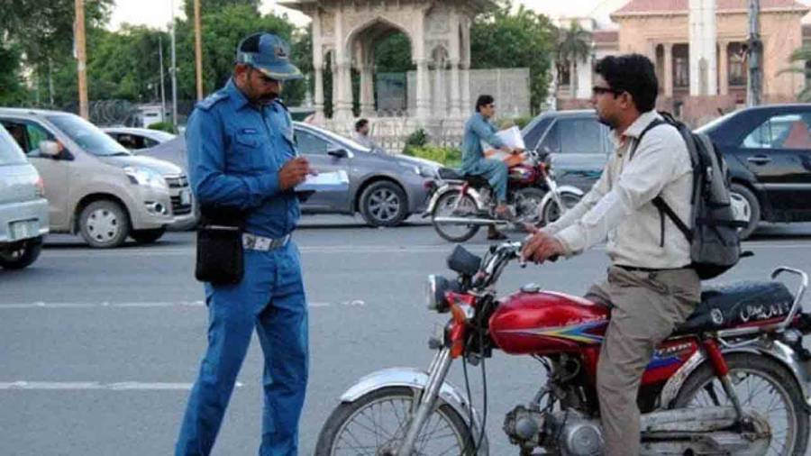 پٹرول کی بڑھتی قیمتوں کے باعث کی گئی پابندیوں میں جزوی تبدیلیاں 