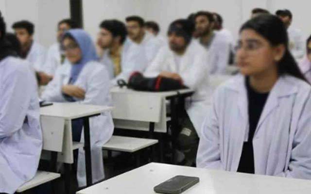 پرائیویٹ ڈینٹل کالجز کی تقریبا آدھی سیٹیں بدستور خالی; میرٹ 55فیصد تک گرگیا