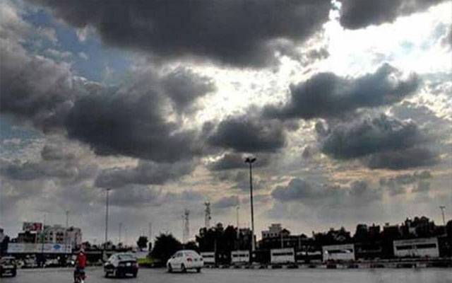 لاہور میں بادلوں کا بسیرا، ہلکی بارش سے موسم خوشگوار
