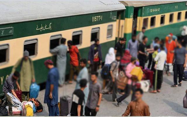 عید قریب آتے ہی لاہور ریلوے سٹیشن پر رش،ٹرینیں تاخیر کا شکار