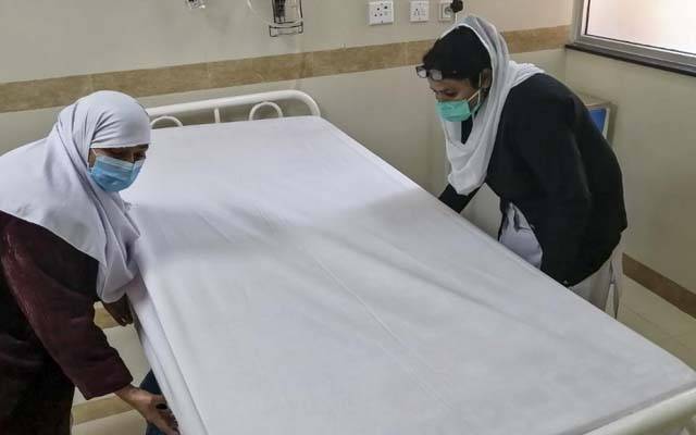 مریض عید منانے گھروں کو روانہ ہسپتالوں کے وارڈز خالی؛ شدید علیل بدستور زیر علاج 