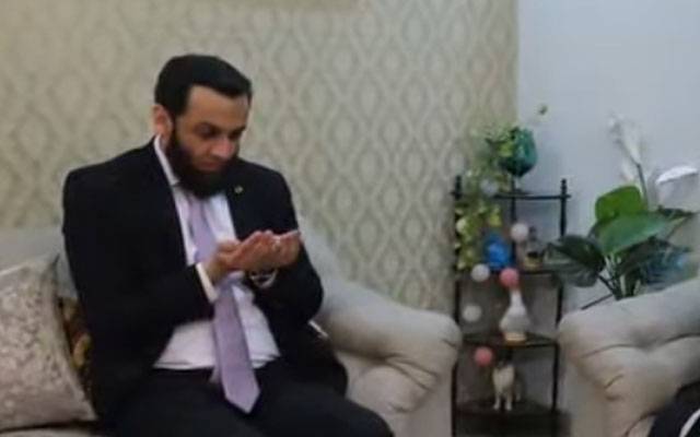  آوارہ کتوں کے حادثے میں جاں بحق بچی کے لواحقین سے وفاقی وزیر عطاء تارڑ کی اظہارِتعزیت