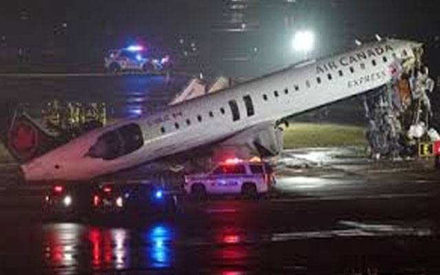 نیویارک: ایئر کینیڈا ایکسپریس کا طیارہ فائر ٹرک سے ٹکرا گیا، فلائٹس معطل