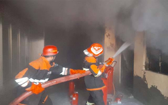 جرابیں بنانے والی فیکٹری کے گوادام میں آتشزدگی 