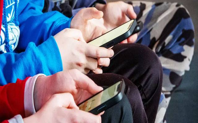  برطانیہ:  ایپل کا صارفین کیلئے عمر کی تصدیق لازمی قرار