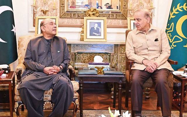 وزیراعظم کی صدرِ مملکت سے ملاقات، خطے کی بدلتی صورتحال پر تبادلہ خیال