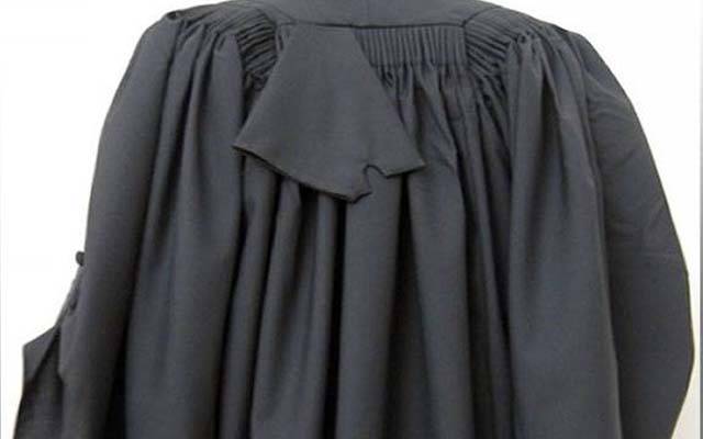  لاہور ہائیکورٹ میں پیش ہونے والے وکلا کو گاؤن پہننے سے استثنیٰ مل گیا 