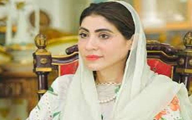  حنا پرویز بٹ کی شوہر کے ہاتھوں جھلسنے والی بیوی اور بیٹیوں کی عیادت کے لئے  میو ہسپتال آمد