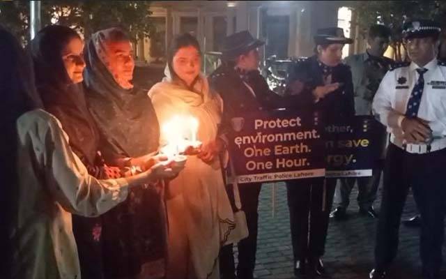 سی ٹی او نے ارتھ آور کی مناسبت سے مال روڈ پر موم بتیاں جلائیں