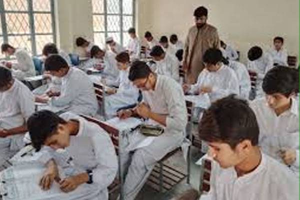 عملے کی قلت، میٹرک امتحانات میں انٹرن اساتذہ نگرانی پر تعینات 