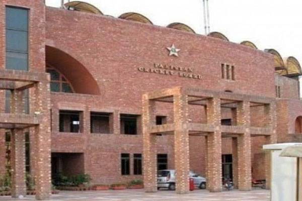پی سی بی: کرکٹرز کو سوشل میڈیا قوانین پر سختی سے عمل کرنے کی ہدایت 