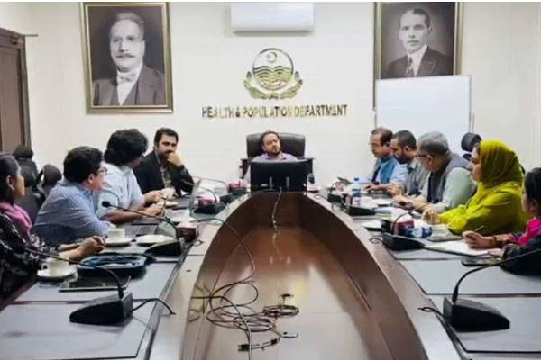پنجاب میں ماں اور بچے کی صحت کیلئے اے آئی ٹیکنالوجی کے استعمال کا فیصلہ
