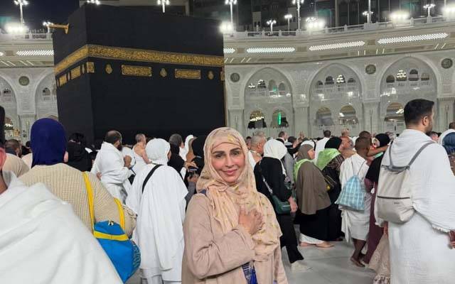  اداکارہ ریما خان اور گلوکار ساحر علی بگا نے عمرہ ادا کر لیا 