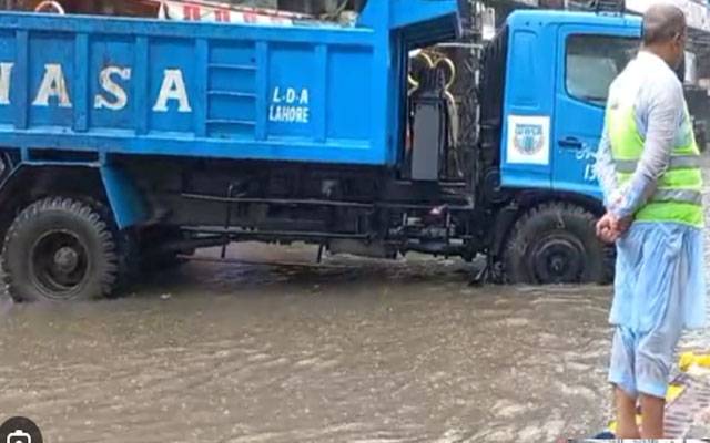 لاہور میں نکاسی آب  آپریشن جاری، واساحکام کی ڈپٹی کمشنر لاہور کو بریفنگ
