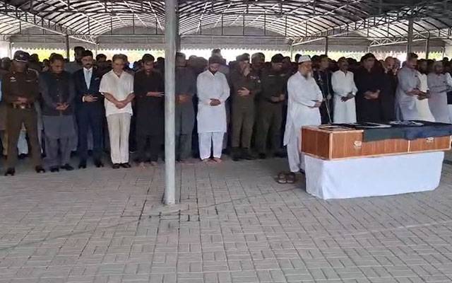 شہید کانسٹیبل رزاق ڈوگر کی نماز جنازہ ادا، آئی جی پنجاب،سی سی پی او لاہور کی شرکت