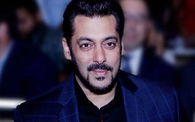 سلمان خان کی سیکیورٹی پر سوالات، ہجوم میں پھنسنے کی ویڈیو وائرل