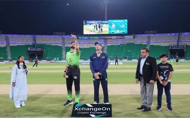 ملتان سلطانز کا ٹاس جیت کر پہلے فیلڈنگ کرنے کا فیصلہ 