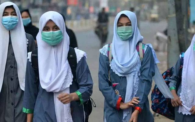 غیر اعلانیہ چھٹیاں اورفیسوں کا بوجھ برقرار،والدین کا احتجاج