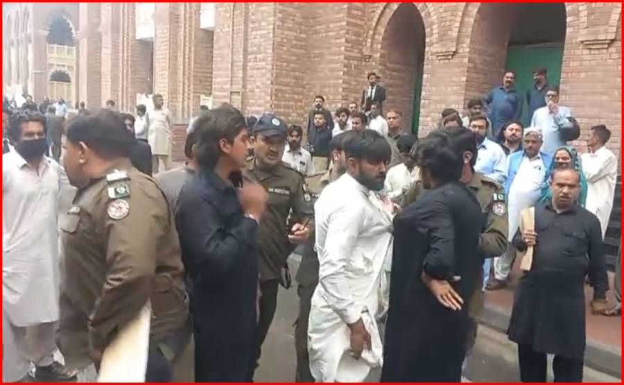  اقدام قتل کے مقدمے کی سماعت کے بعد فریقین میں تصادم، احاطہ عدالت میدان جنگ بن گیا