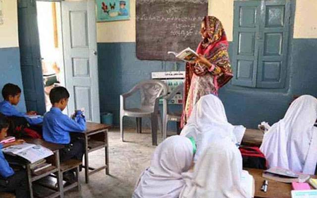 فیز ٹو میں بھرتی، 12 ہزار سکول ٹیچر انٹرز تنخواہوں سے محروم