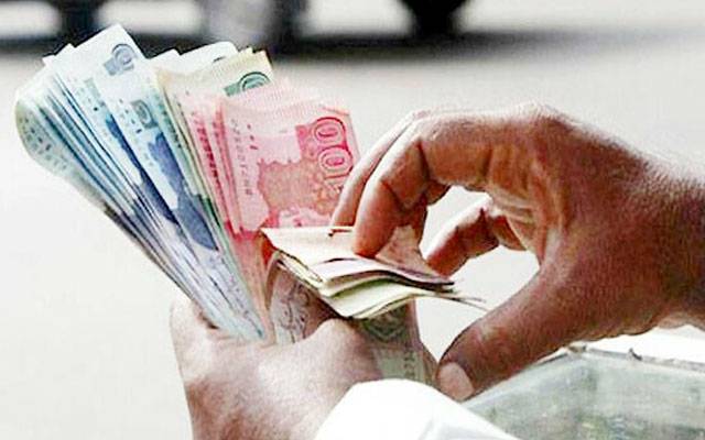غالب مارکیٹ :جھوٹے مقدمات میں پھنسانے کی دھمکی دیکر شہری کو لوٹ لیا گیا