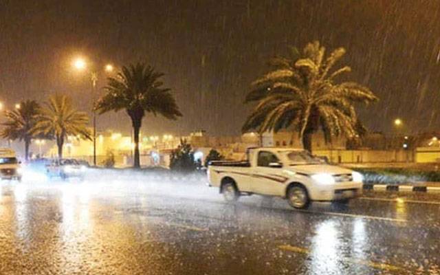 سعودی عرب : موسلا دھار بارشوں کے باعث تعلیمی ادارے بند، آن لائن کلاسز شروع