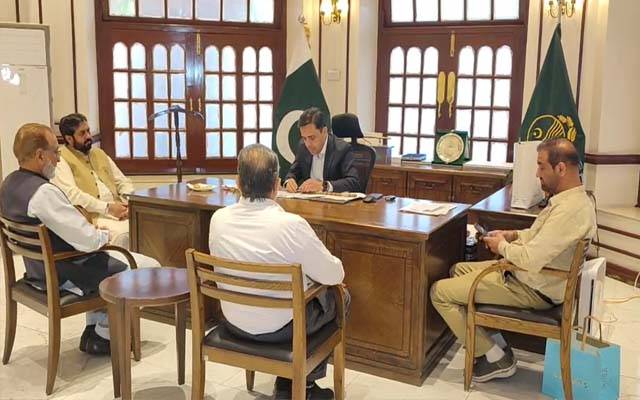جماعت اسلامی کے وفد کی ڈی سی لاہور سے ملاقات؛آوارہ کتوں ، گیس لوڈشیڈنگ ودیگر مسائل حل کرنے کا مطالبہ 