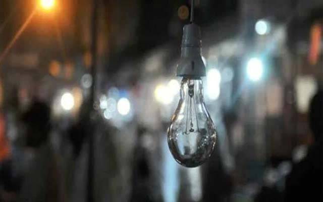 محدود کاروباری اوقات پھر بھی بجلی کی غیر اعلانیہ لوڈشیڈنگ؛ تاجر اور شہر ی پھٹ پڑے 