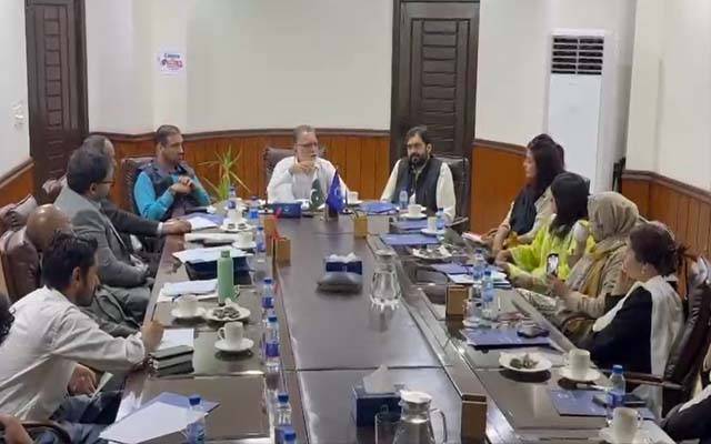 جماعت اسلامی اور این جی اوز کی مشترکہ کانفرنس؛ آوارہ کتوں کے حل کیلئے آٹھ نکاتی ایجنڈا پیش