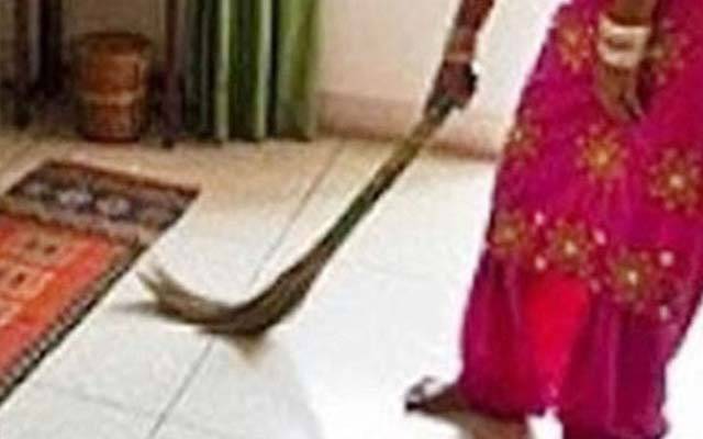 واردات کا نیا روپ؛ گھریلو ملازمہ کی مالکن کی آنکھوں میں کیمیکل ڈالنے کی کوشش