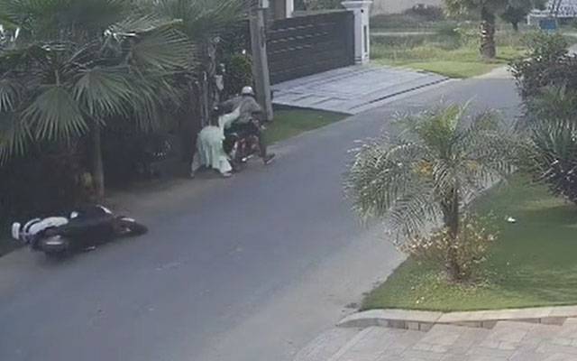  سکوٹی سوار لڑکی سے موبائل چھیننے والا ملزم زخمی حالت میں گرفتار