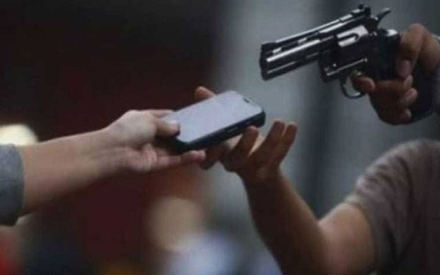 لاہور:نوجوانوں کے ساتھ  ڈکیتی ، پولیس نے مقدمہ چوری کا درج کر لیا