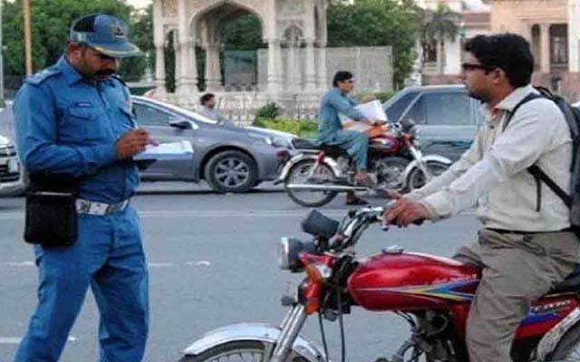 شہر ی ٹریفک قوانین کی خلاف ورزیوں سے باز  نہ آئے، 3 ماہ میں11لاکھ60 ہزار ڈیجیٹل چالان 