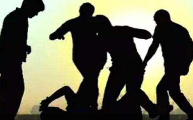شاہدرہ ٹاؤن ،مسلح افراد کا شہری پر تشدد،پستول کے بٹ مار کر زخمی کر دیا