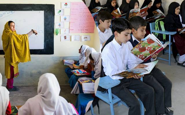 درسی کتب کے لیے مہنگے کاغذ کی منظوری، قیمتوں میں اضافے کا امکان