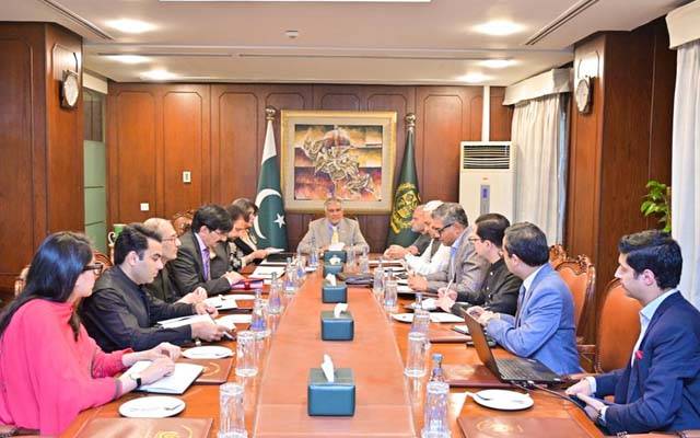  اسحاق ڈار کی زیر صدارت اہم اجلاس; چیلنجز کے حل کے لیے مذاکرات پر زور 