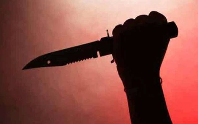 نشے کے عادی شخص کا پیسے نہ دینے پر بیوی پر چھری سے حملہ