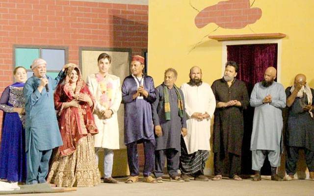  باغِ جناح اوپن ایئر تھیٹر میں فیملی ڈرامہ ’’چاند کب نکلے گا‘‘ پیش کیا گیا