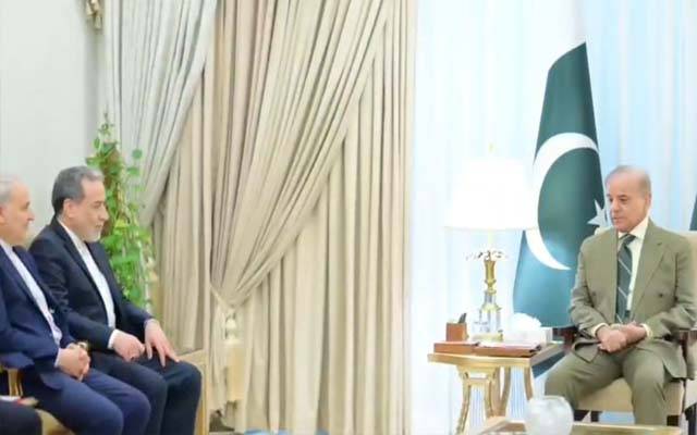 وزیرِ اعظم محمد شہباز شریف سے ایرانی وزیرِ خارجہ عباس عراقچی اور ایرانی وفد کی ملاقات
