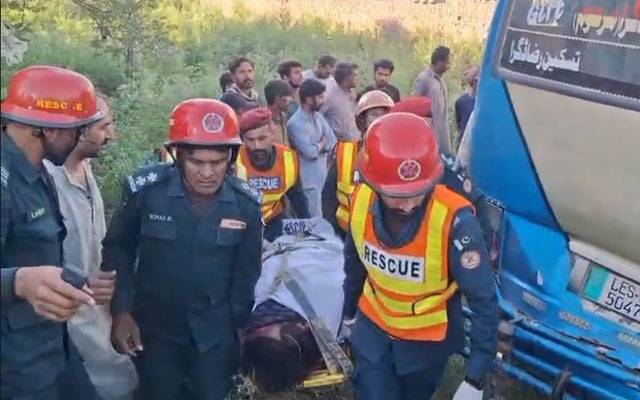  حاجی کوٹ :مزدا کوسٹر دیوار سے ٹکرا گئی، ایک شخص جاں بحق،20 زخمی