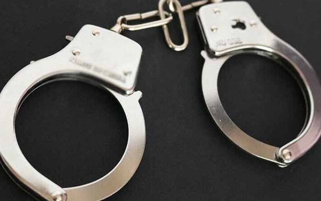 کراچی: اسٹریٹ کرائم و ڈکیتی کی متعدد وارداتوں میں ملوث انتہائی مطلوب 3 رکنی ڈکیت گینگ گرفتار