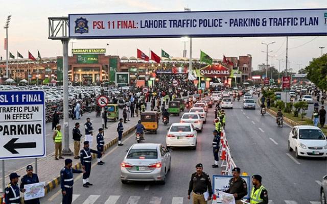 ڈی آئی جی ٹریفک کی لاہور ٹریفک پولیس کو پی ایس ایل کے کامیاب انعقاد پر شاباش