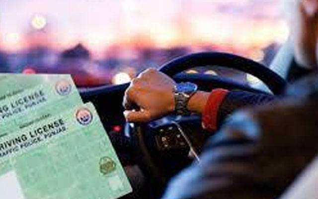 ڈرائیونگ لائسنس کے اجرا میں ریکارڈ اضافہ، گزشتہ ماہ 6 لاکھ سے زائد کا اجرا