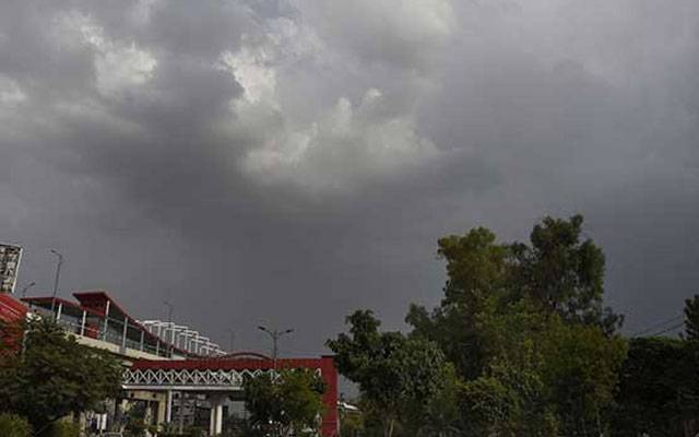 ٹھنڈی ہوائیں چلنےسےموسم خوشگوار، لاہور میں آج بارش کا امکان 