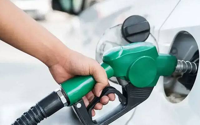 پیٹرولیم مصنوعات پر ٹیکس بڑھانے کا منصوبہ مؤخر