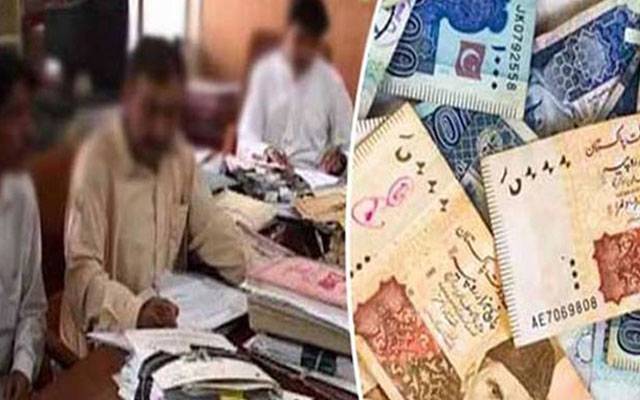 سرکاری افسران کیخلاف کارروائی، عدالت نے تنخواہیں روک دیں