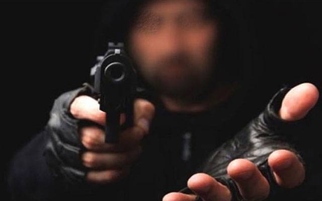 لاہور میں اسلحہ کے زور پر واردات، ڈاکو 20 لاکھ لے اڑے